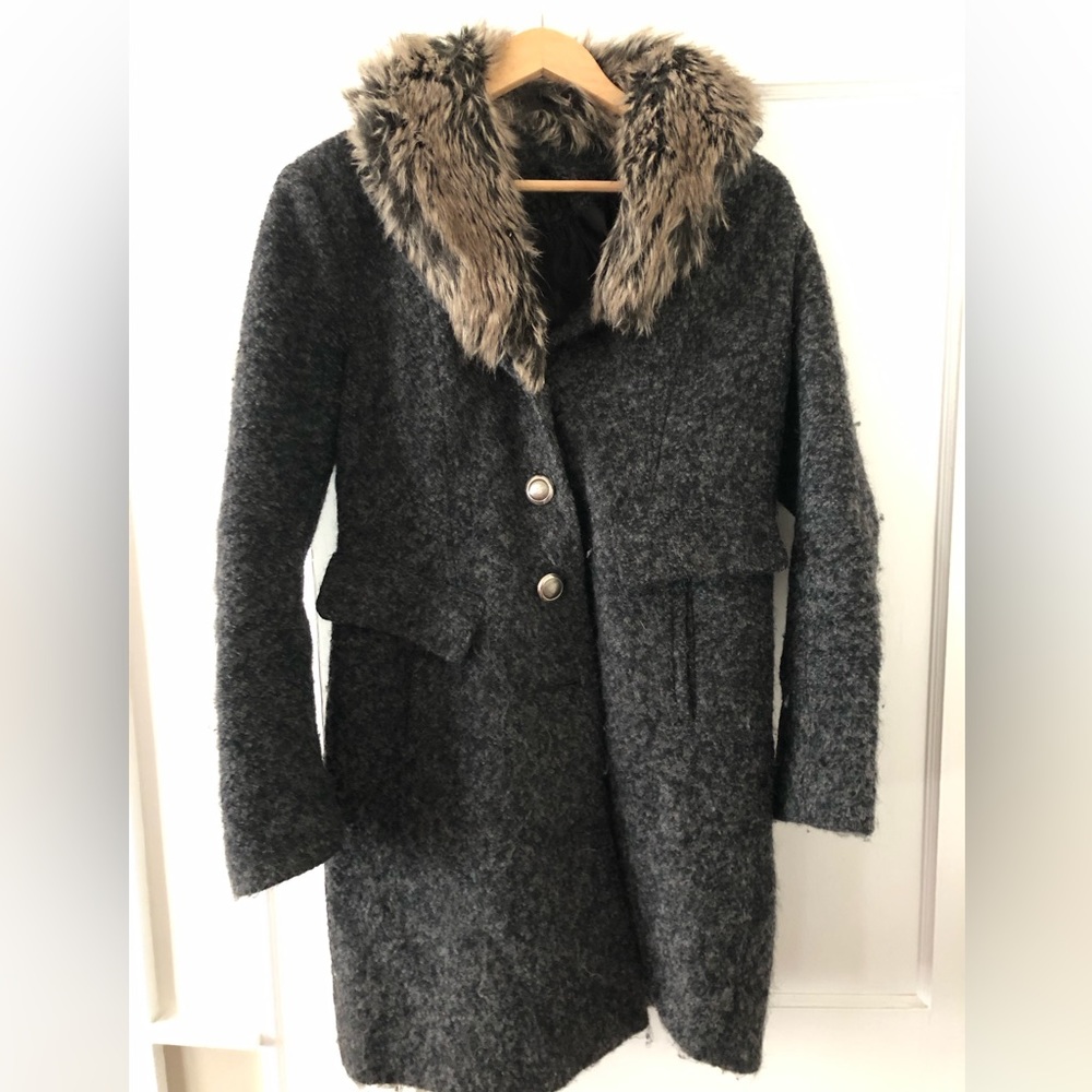 Grey winter coat with detachable faux fur collar
